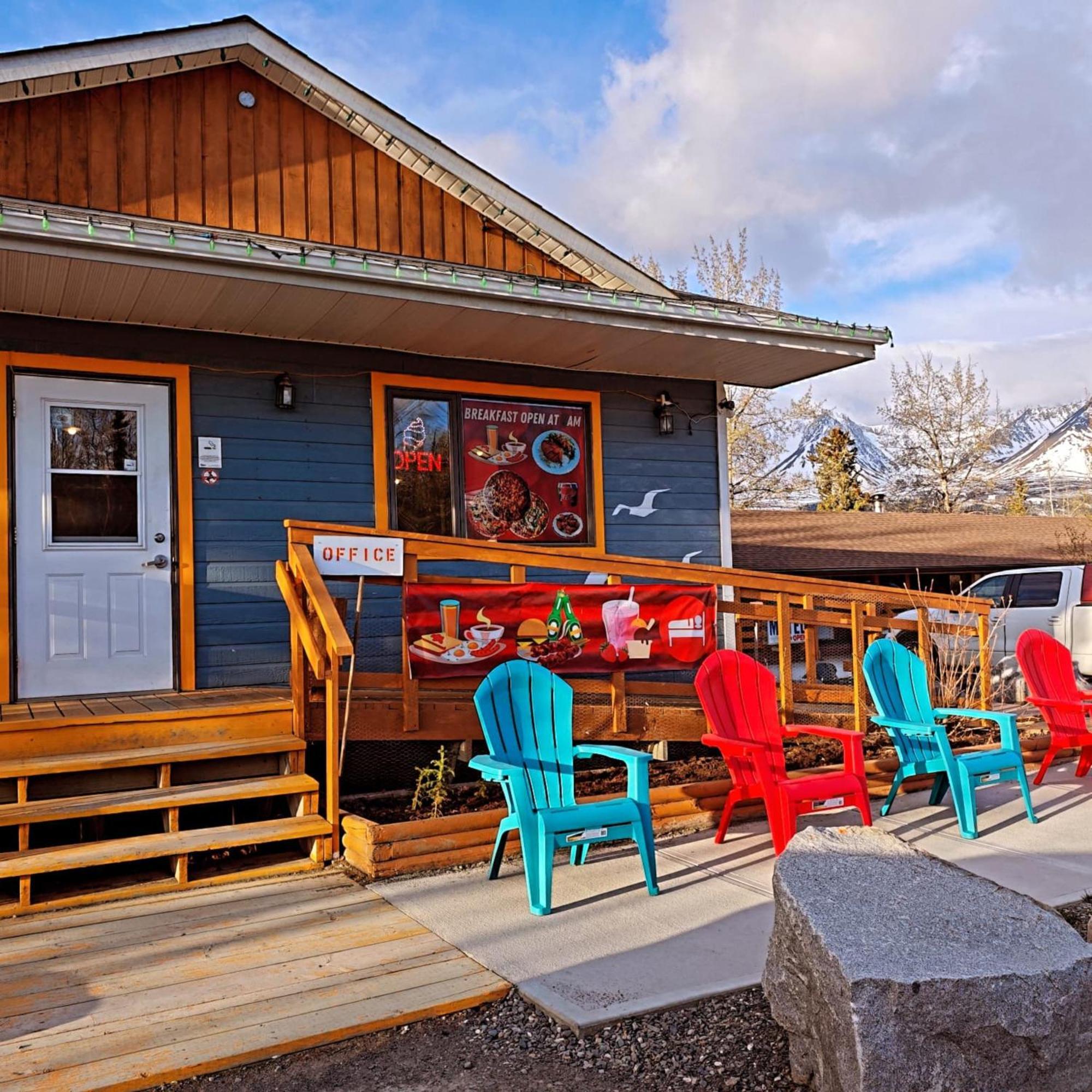 Cozy Corner Motel & Restaurant Haines Junction Εξωτερικό φωτογραφία