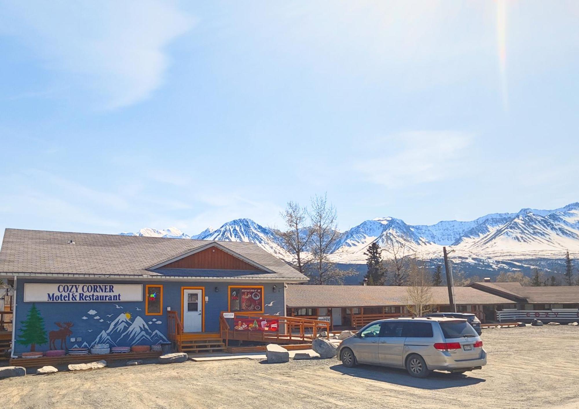 Cozy Corner Motel & Restaurant Haines Junction Εξωτερικό φωτογραφία